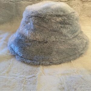 Sprigs Reversible Faux Fur/Sherpa
Bucket Hat
NWT
Gray/Beige
One Size Fits Most